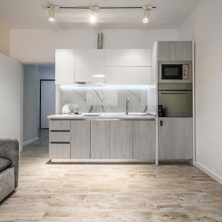 Miku Apartment-City Walk 1Bd Stylish Apartment Тирана Экстерьер фото