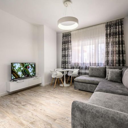 Miku Apartment-City Walk 1Bd Stylish Apartment Тирана Экстерьер фото