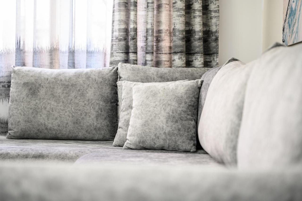 Miku Apartment-City Walk 1Bd Stylish Apartment Тирана Экстерьер фото