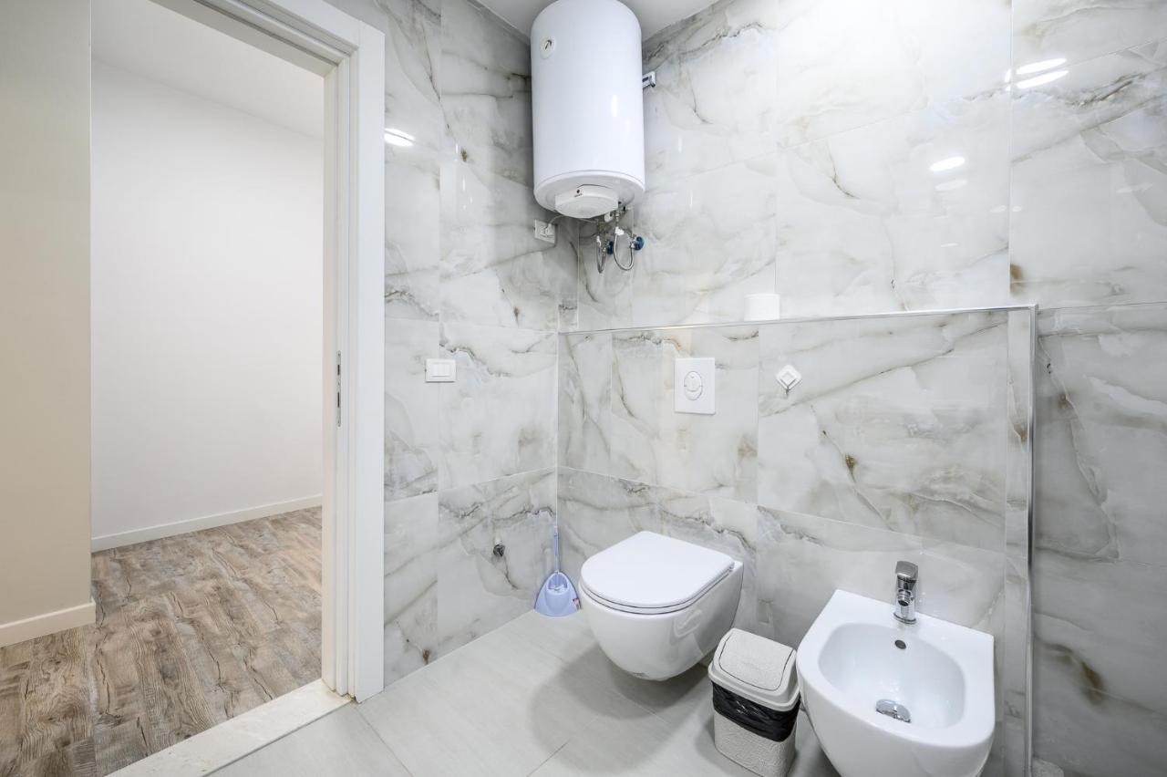 Miku Apartment-City Walk 1Bd Stylish Apartment Тирана Экстерьер фото
