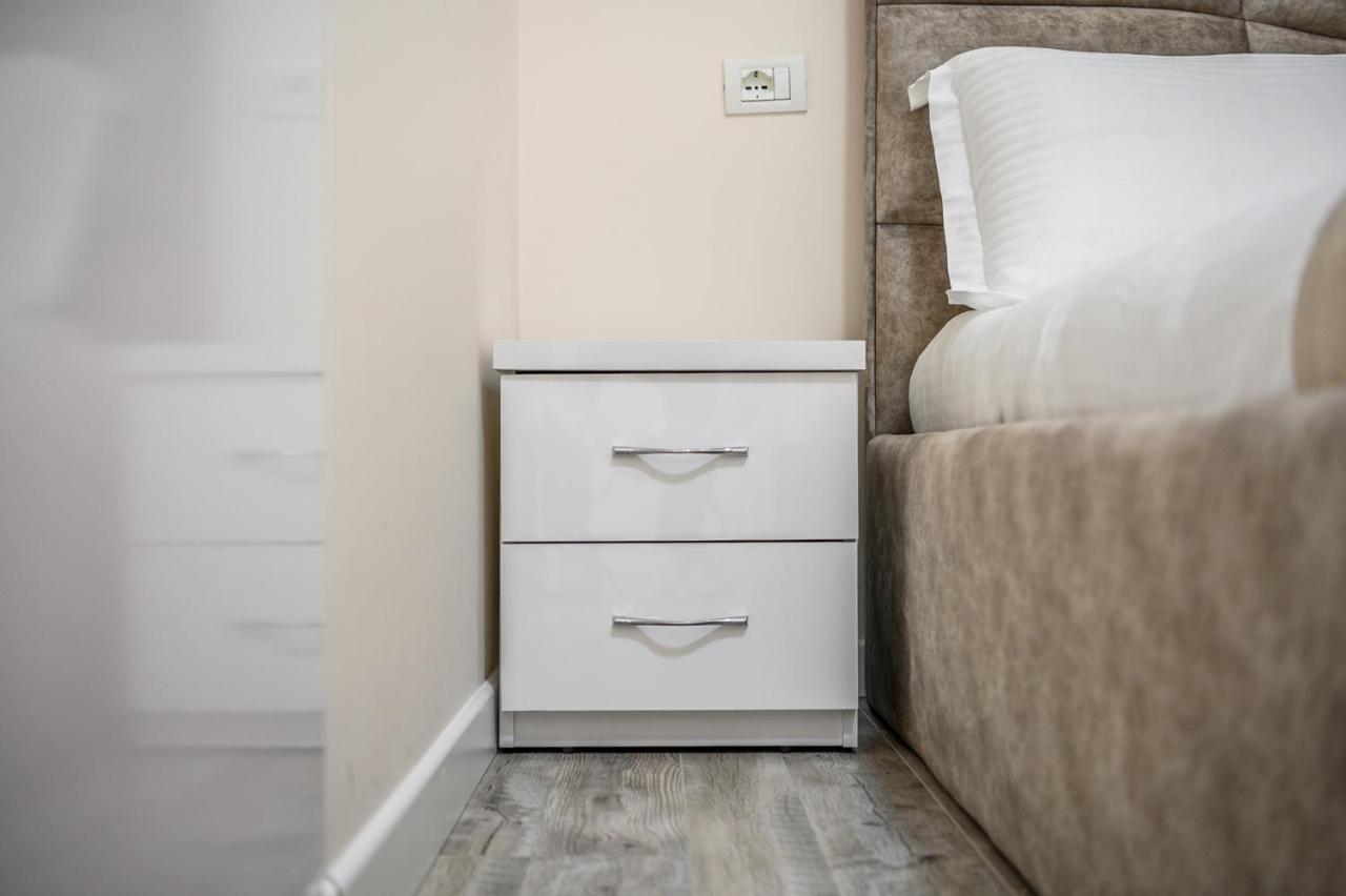 Miku Apartment-City Walk 1Bd Stylish Apartment Тирана Экстерьер фото