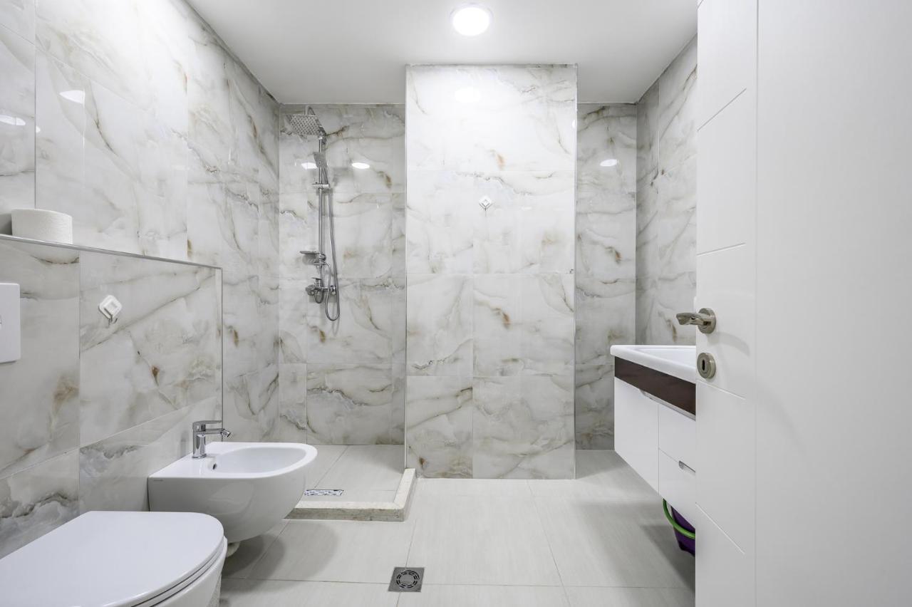 Miku Apartment-City Walk 1Bd Stylish Apartment Тирана Экстерьер фото